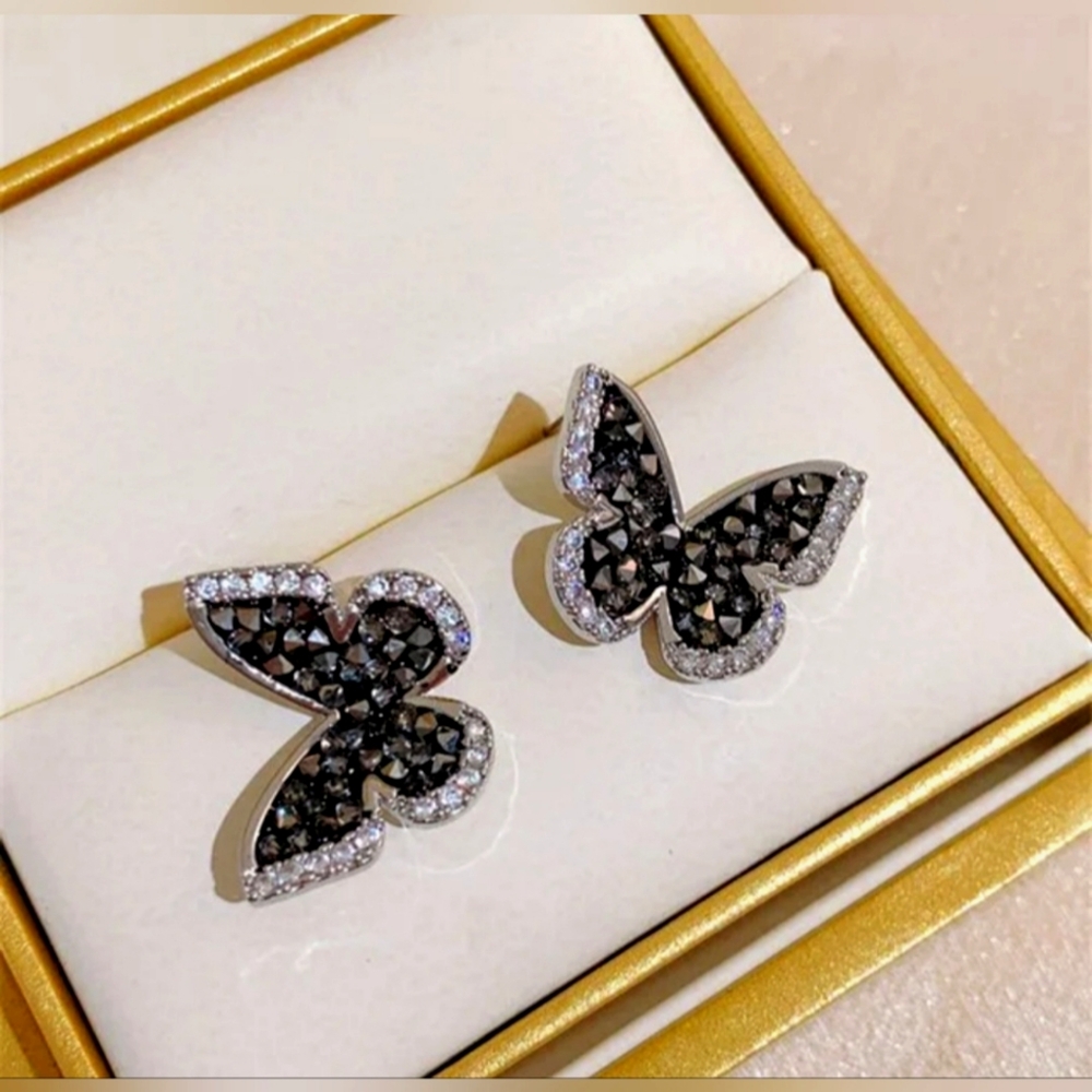 Fashion Black Vintage Butterfly Crystal Rhinestone. Gold plated Stainless steel.